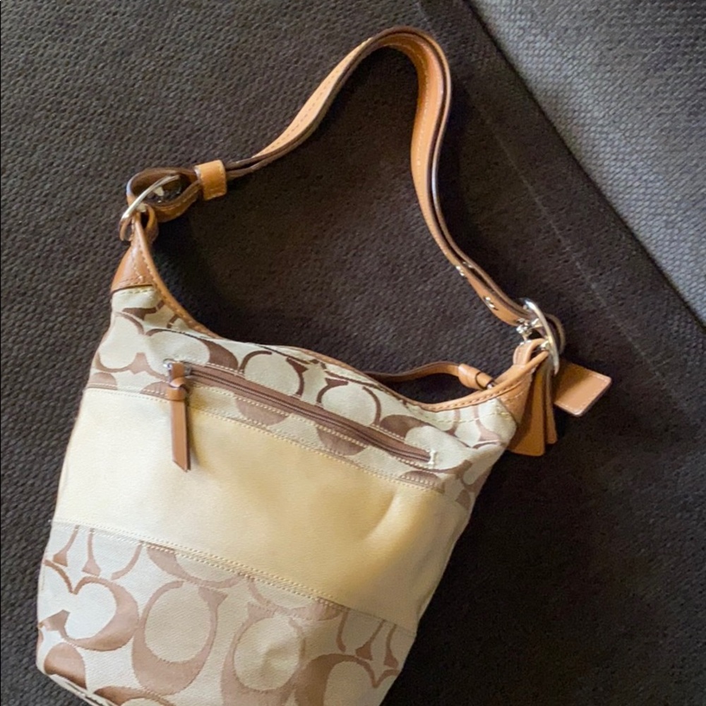 ✨Coach Shoulder Purse, Beige✨ - Picture 2 of 6